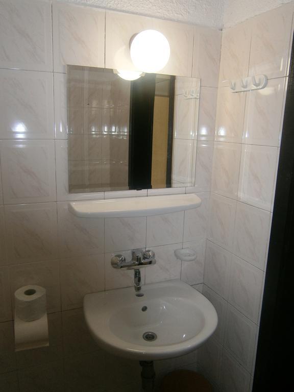 Ariana Hotel Kiten  Rum bild